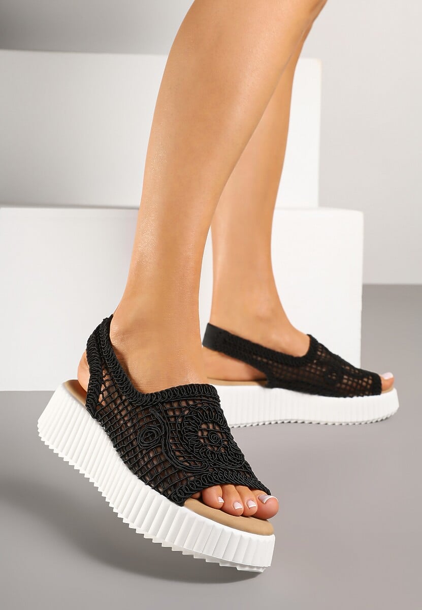 Beżowe Ażurowe Sandały na Grubej Podeszwie z Tłoczeniami Tanarila