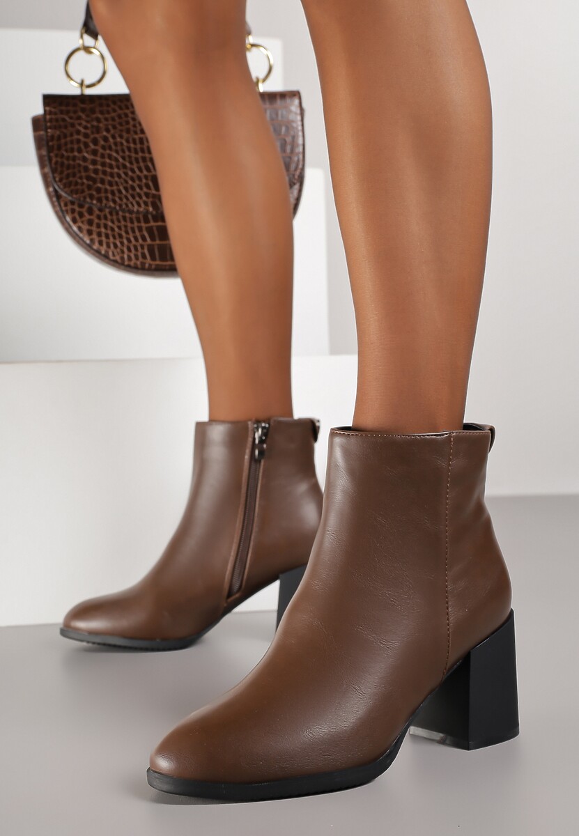 Brązowe Eleganckie Botki Vices na Słupku z Okrągłym Detalem przy Cholewce Widvire