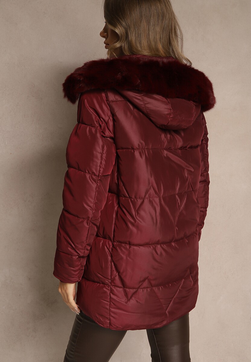 Bordowa Pudełkowa Kurtka z Pikowanymi Przeszyciami i Kapturem z Futerkiem Vebina