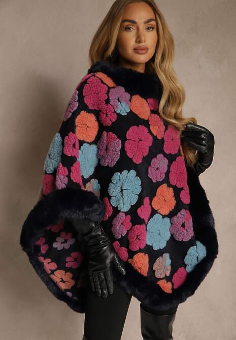 Granatowe Ponczo z Wiskozy Zdobione Futrzanymi Aplikacjami w Kształcie Kwiatów Lealithwen