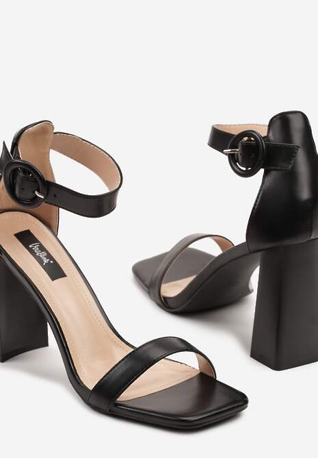 Czarne Sandały na Kwadratowym Słupku z Okrągła Sprzączką i Paskiem wokół Kostki Soralise