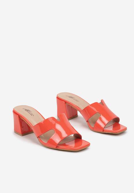 Pomarańczowe Klapki na Słupkowym Obcasie z Lakierowanym Połyskiem Deoreth