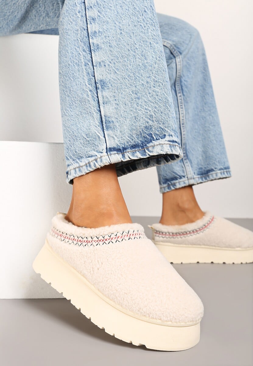 Czarne Śniegowce na Platformie Ozdobione Haftem i Niską Cholewką Zinnicira