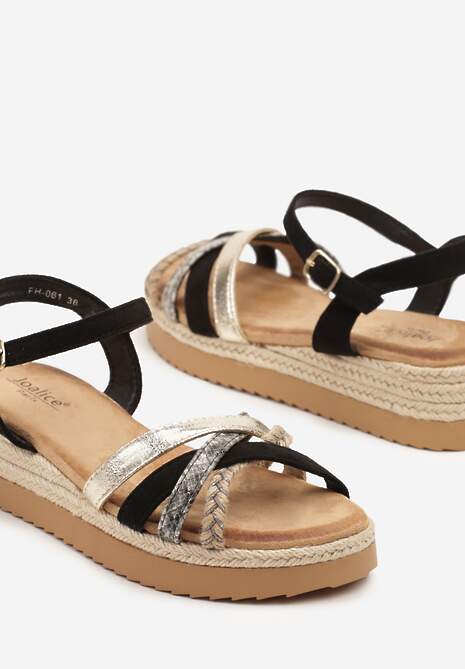 Czarne Sandały na Podeszwie Ozdobionej Plecionką Liathelia