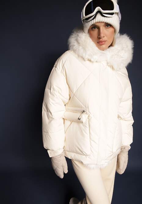 Jasnobeżowa Kurtka Pikowana z Kapturem i Odpinanymi Futerkowymi Wstawkami Izafera