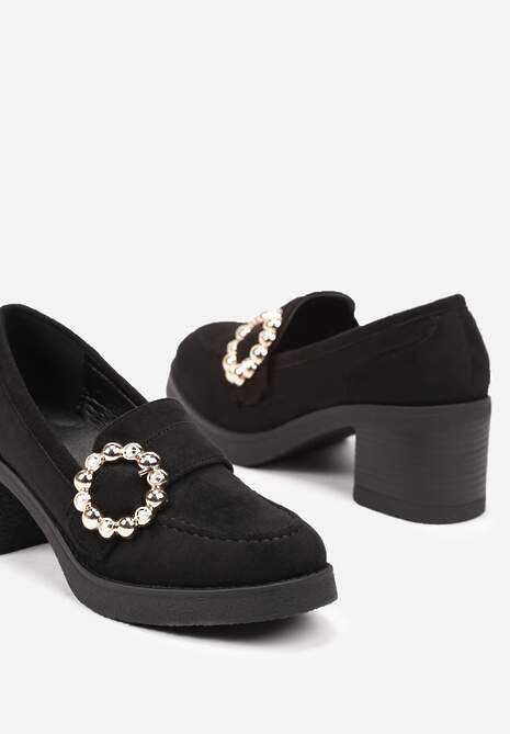 Czarne Półbuty Mokasyny na Słupku Ozdobione Metaliczną Klamrą Iveria