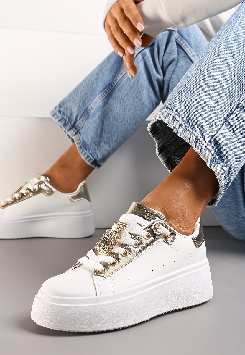 Biało-Srebrne Sneakersy z Metaliczną Zawieszką na Sznurówkach Ozdobioną Cyrkoniami Edosa