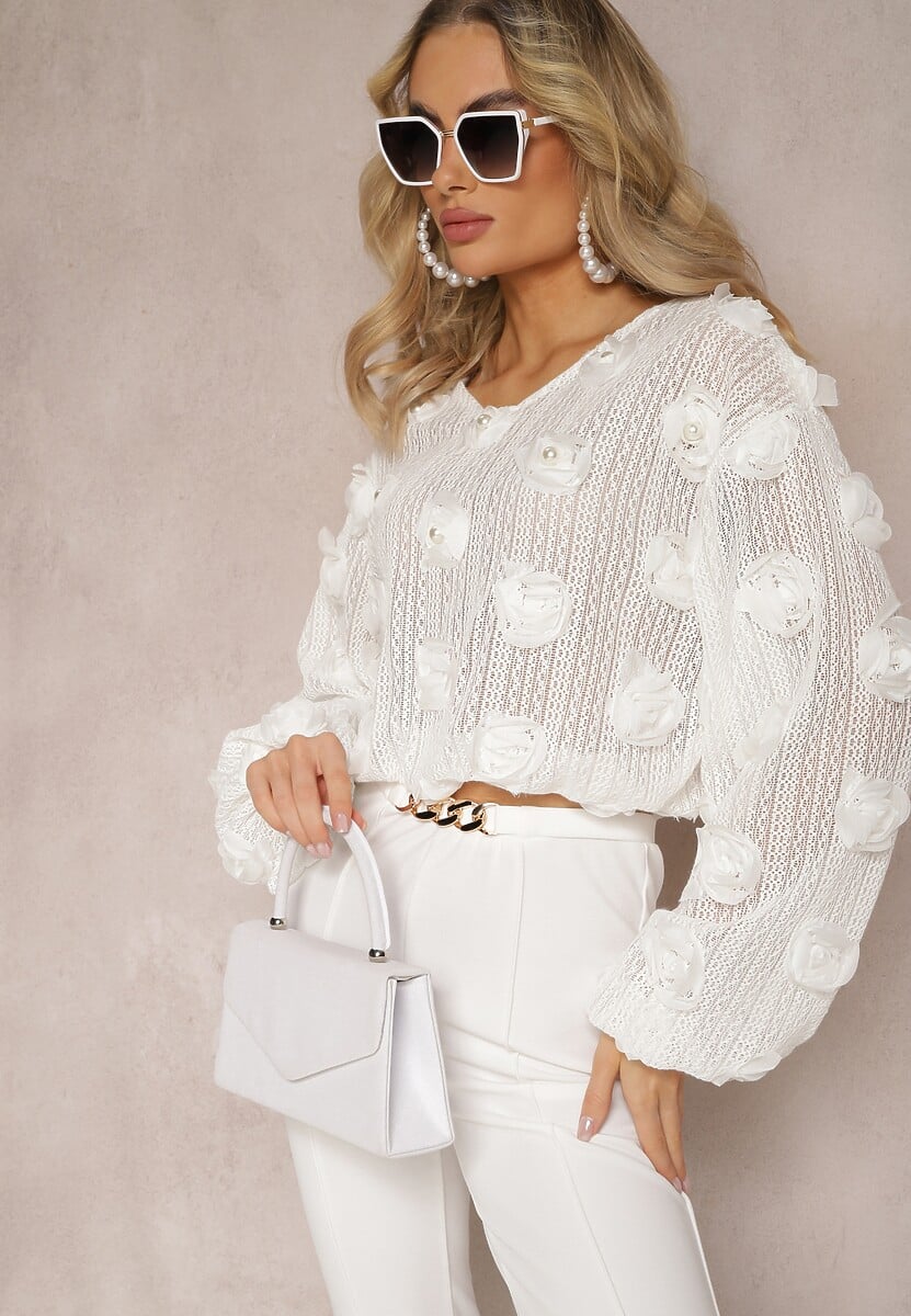 Biała Ażurowa Bluzka w Perły i Ozdobne Kwiaty Panaly