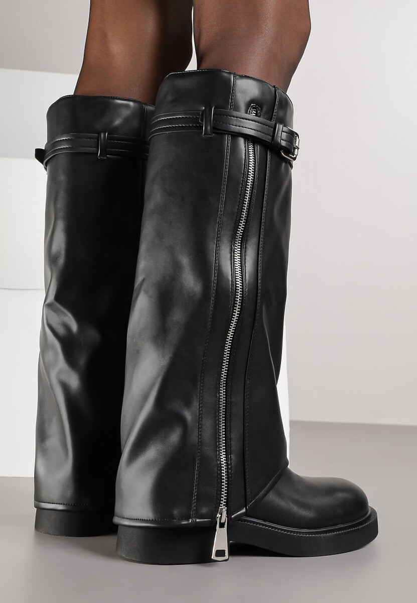 Czarne Kozaki Typu Bikery Ozdobione Suwakiem Klamrą i Wywiniętą Cholewką Sovera