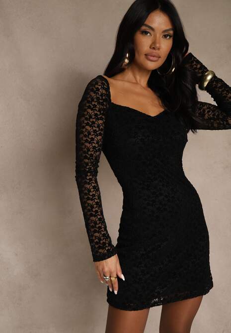 Czarna Dopasowana Sukienka z Koronki z Kwadratowym Dekoltem Uwedia