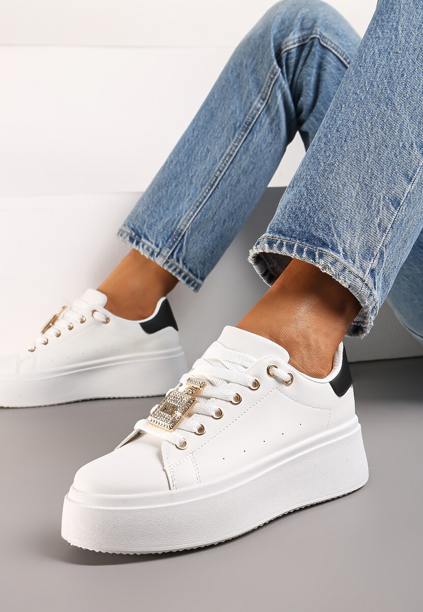 Biało-Czarne Sneakersy z Metaliczną Zawieszką na Sznurówkach Ozdobioną Cyrkoniami Edosa