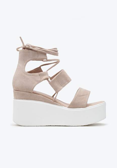 Beżowe Sandały na Koturnie z Wiązaniem wokół Łydki Scadira