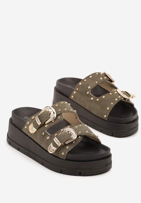 Zielone Klapki na Platformie z Ozdobnymi Sprzączkami i Nitami Kosanea