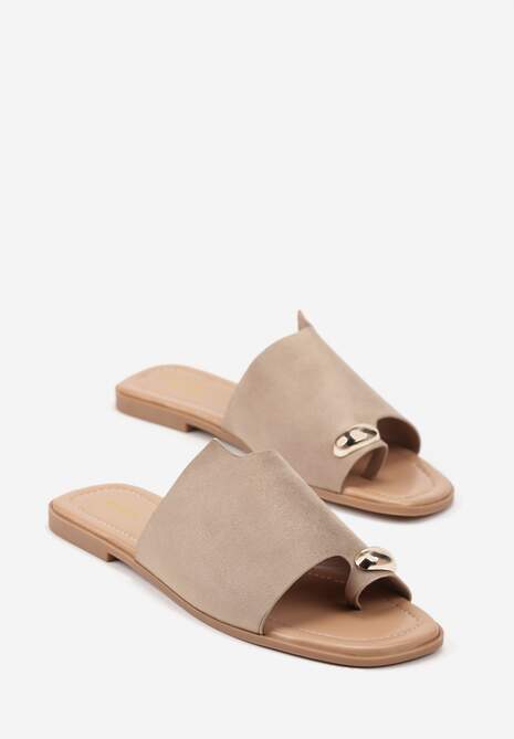 Ciemnobeżowe Klapki Vices w Stylu Japonek Ozdobione Metaliczną Aplikacją Ardellia