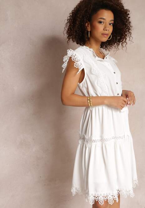 Biała Sukienka Rozkloszowana z Wiązanym Paskiem i Koronką Oninka