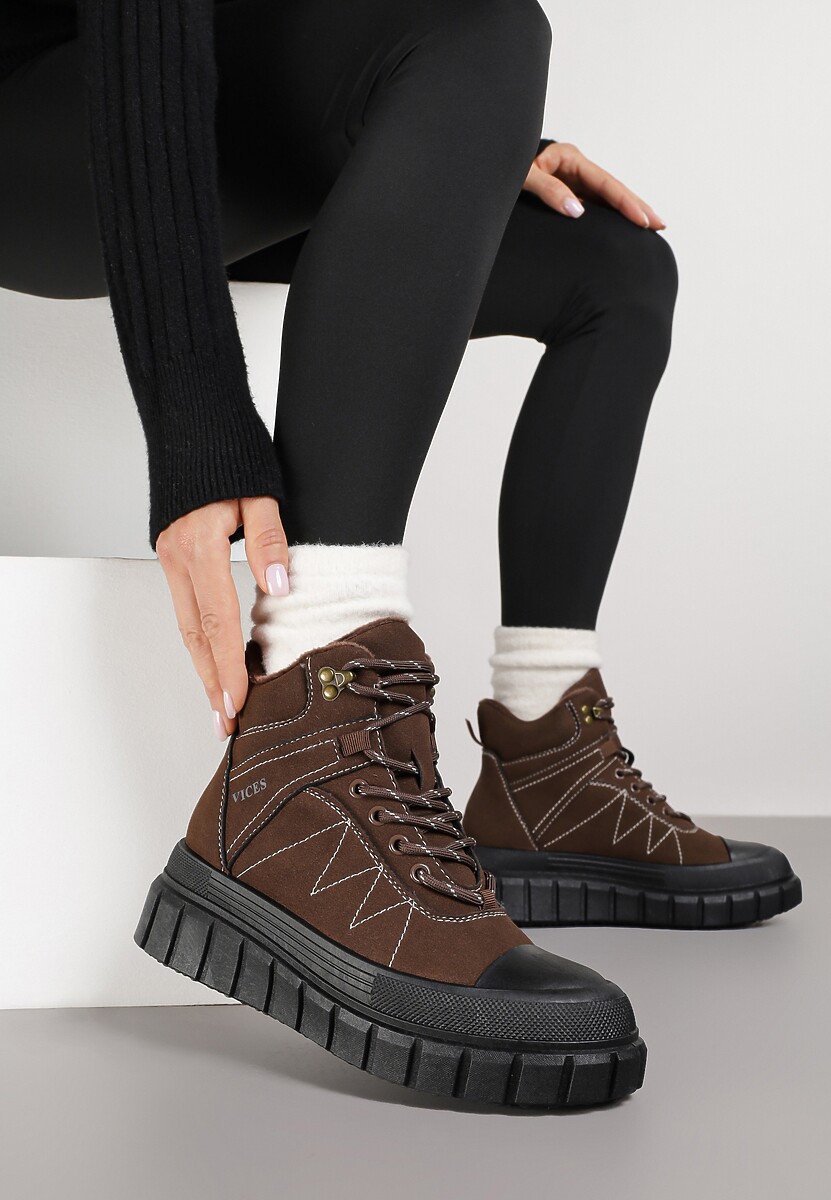 Ciemnobeżowe Botki Trapery Vices na Platformie z Tłoczeniem Ozdobione Przeszyciami Amirrise