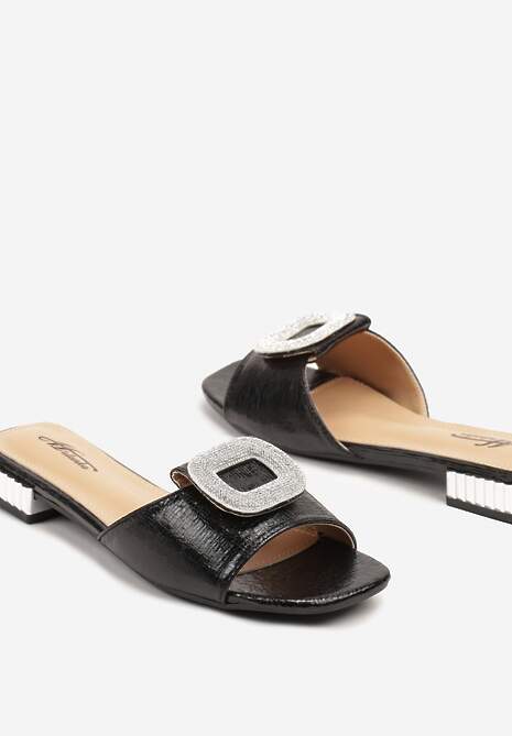 Czarne Klapki na Płaskiej Podeszwie z Cyrkoniową Ozdobą Deolaven