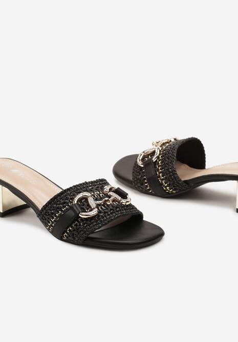 Czarne Klapki Ozdobione Plecionką Cyrkoniami i Metalową Ozdobą na Słupku Fazina