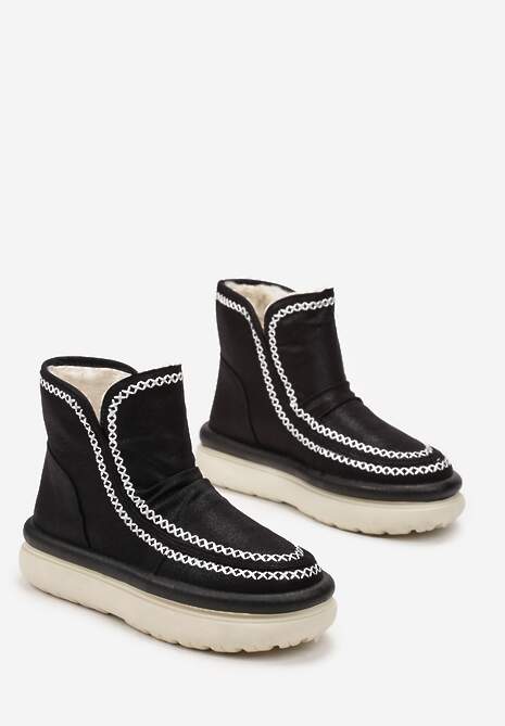 Czarne Błyszczące Śniegowce na Platformie z Kontrastowymi Przeszyciami Okuniza