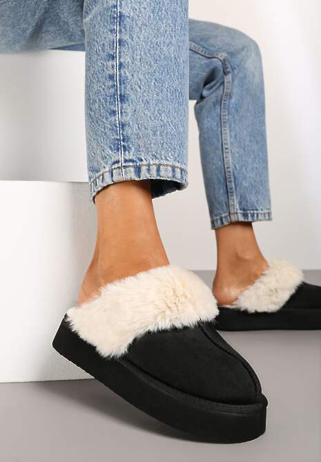 Czarne Kapcie z Imitacji Zamszu na Platformie z Futerkiem i Pionowym Przeszyciem Silvara