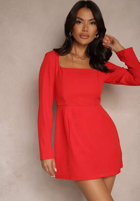 Czerwona Sukienka z Długim Rękawem i Kwadratowym Dekoltem o Lekko Rozkloszowanym Fasonie Finzemira