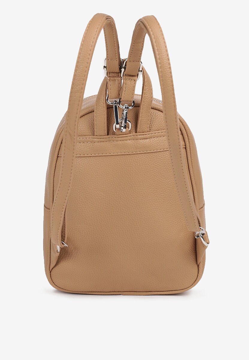 Ciemnobeżowy Klasyczny Plecak Zdobiony Metalowym Detalem z Regulowanymi Szelkami Ravandelle