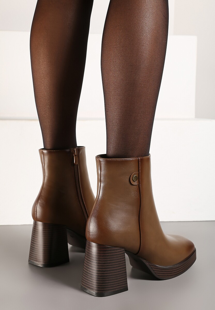 Ciemnobeżowe Botki na Słupku Ozdobione Kwadratowym Noskiem Ansilena