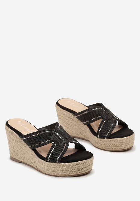 Czarne Klapki Ozdobione Kamyczkami na Koturnie Plecionym Biurlia