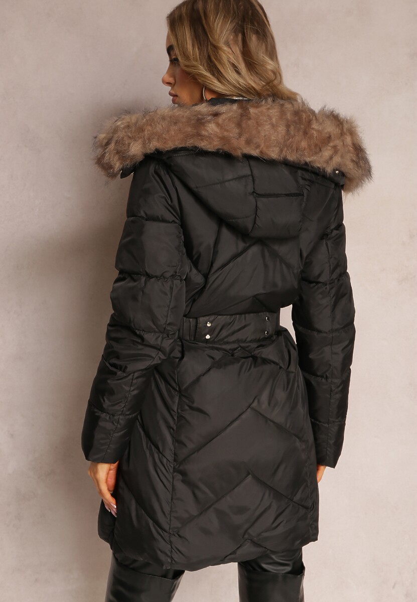 Czarna Długa Pikowana Kurtka w Stylu Parki z Troczkiem w Pasie i Sztucznym Futerkiem Abelasa
