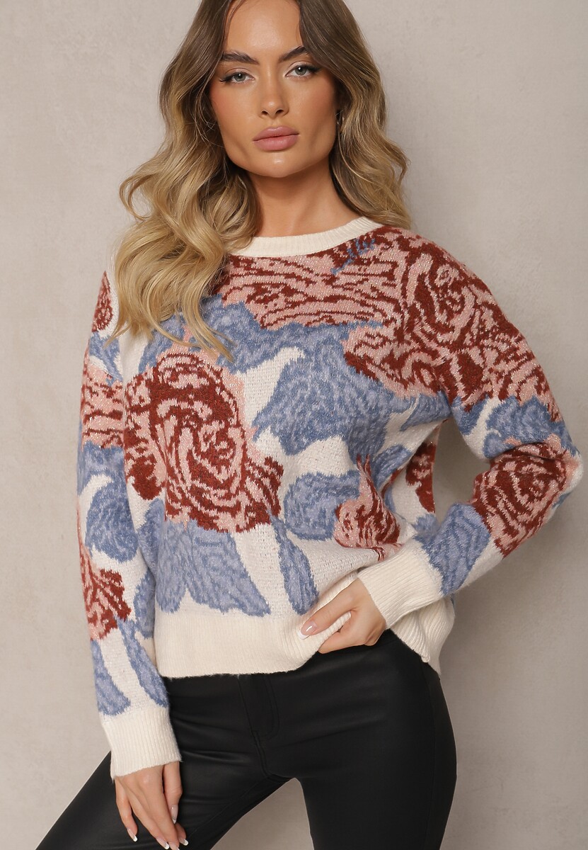 Jasnobeżowy Pudełkowy Sweter w Rustykalnym Stylu z Metaliczną Nicią i Abstrakcyjnym Wzorem Savelie