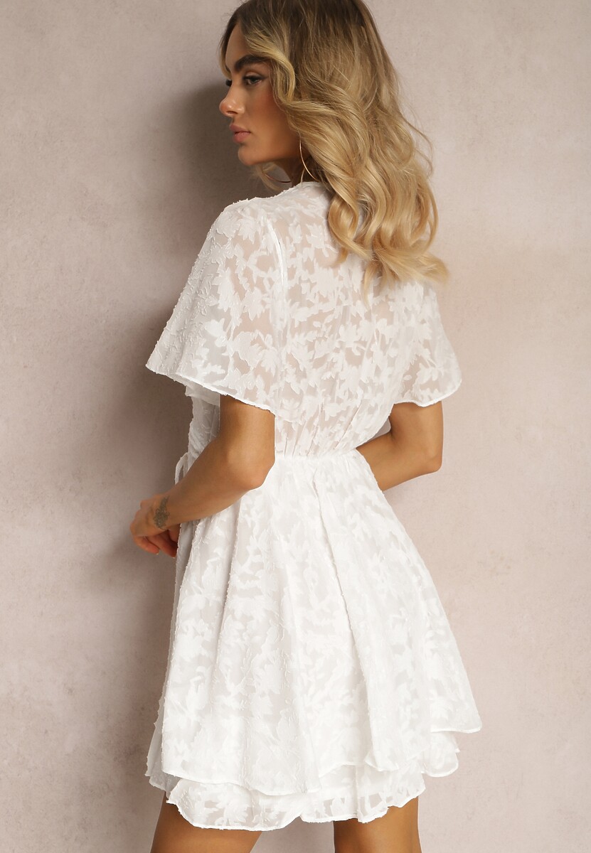 Biała Rozkloszowana Sukienka z Dekoltem Zapinanym na Napy Tarae