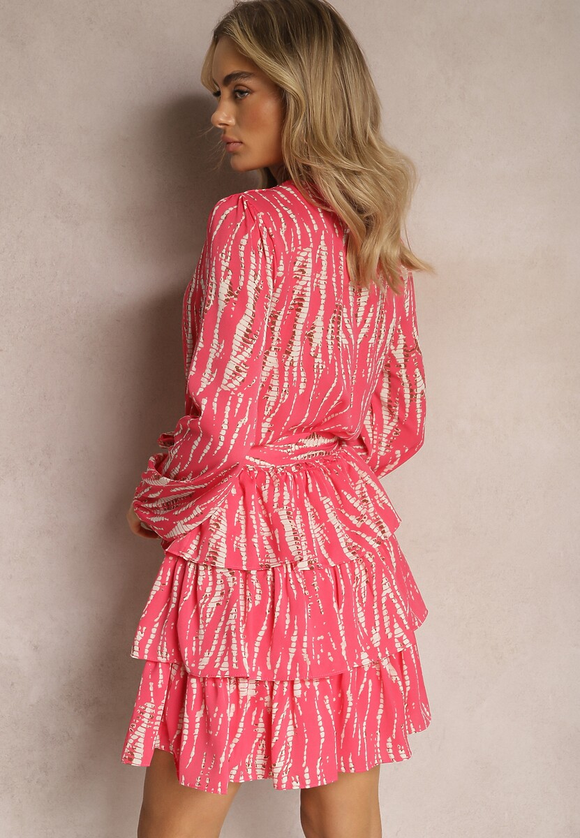 Różowa Rozkloszowana Sukienka Mini z Paskiem i Falbankami w Abstrakcyjny Wzór z Kopertowym Dekoltem Varniema