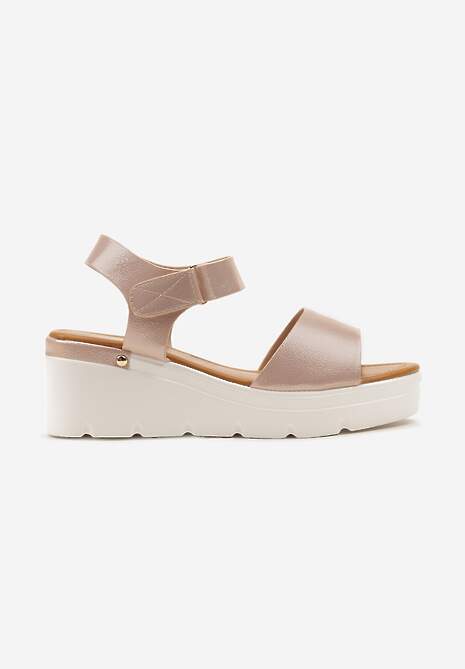 Szampańskie Sandały na Koturnie z Bieżnikiem i Lekko Metalicznymi Paseczkami Arpiea