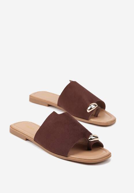 Brązowe Klapki Vices w Stylu Japonek Ozdobione Metaliczną Aplikacją Ardellia