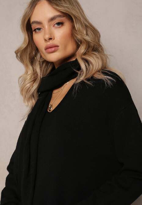 Czarny Sweter z Szalikiem z Chwostami w Komplecie Rumabena