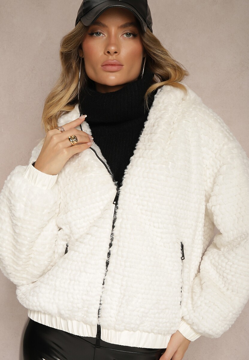 Czarna Kurtka z Futerkiem Kapturem i Ściągaczami Deolie