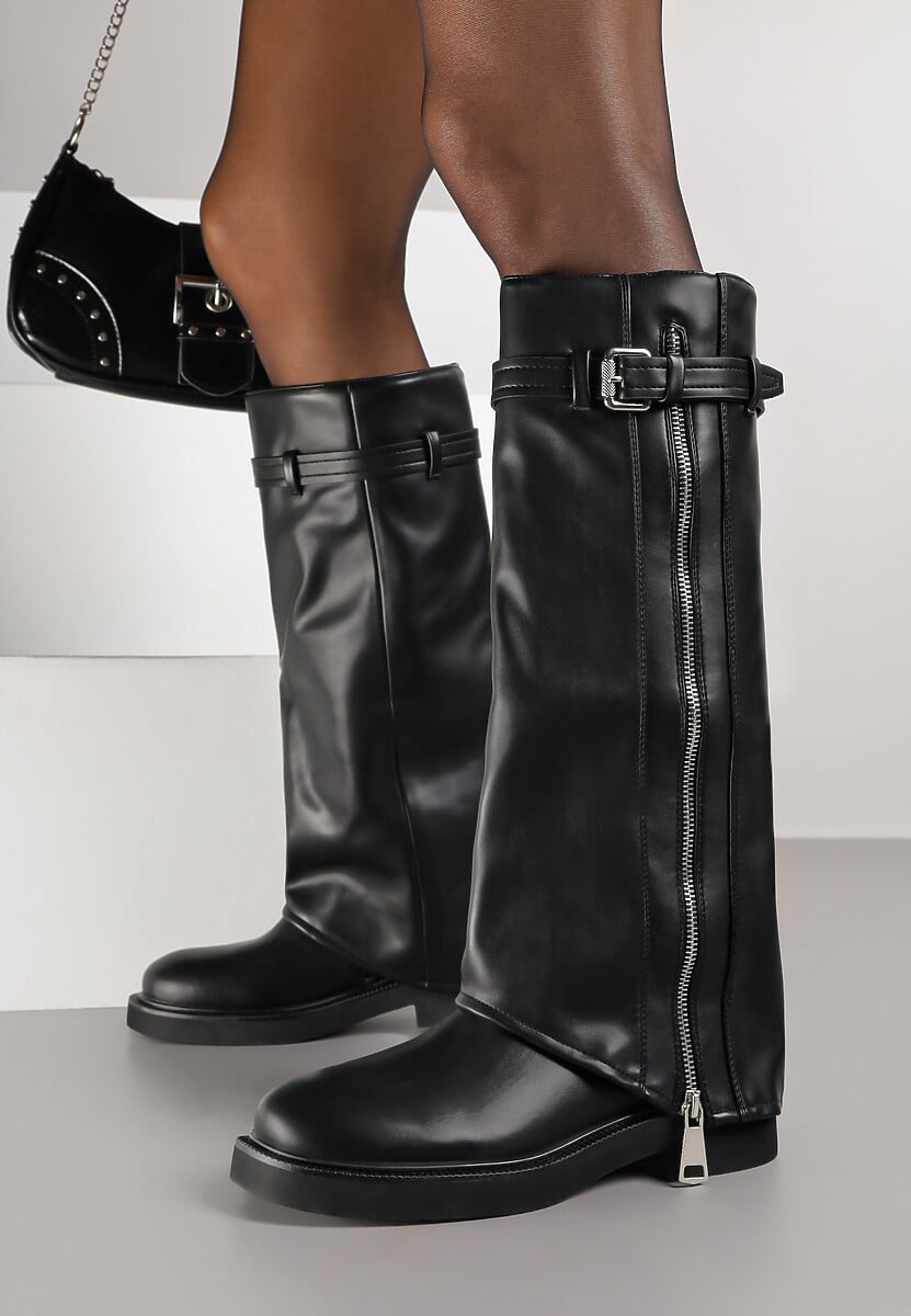 Czarne Kozaki Typu Bikery Ozdobione Suwakiem Klamrą i Wywiniętą Cholewką Sovera