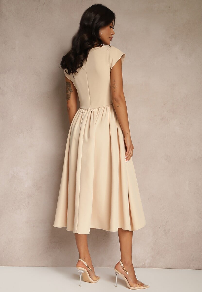 Beżowa Sukienka Vices  o Rozkloszowanym Kroju z Dekoltem w Kształcie Łódki Milioria