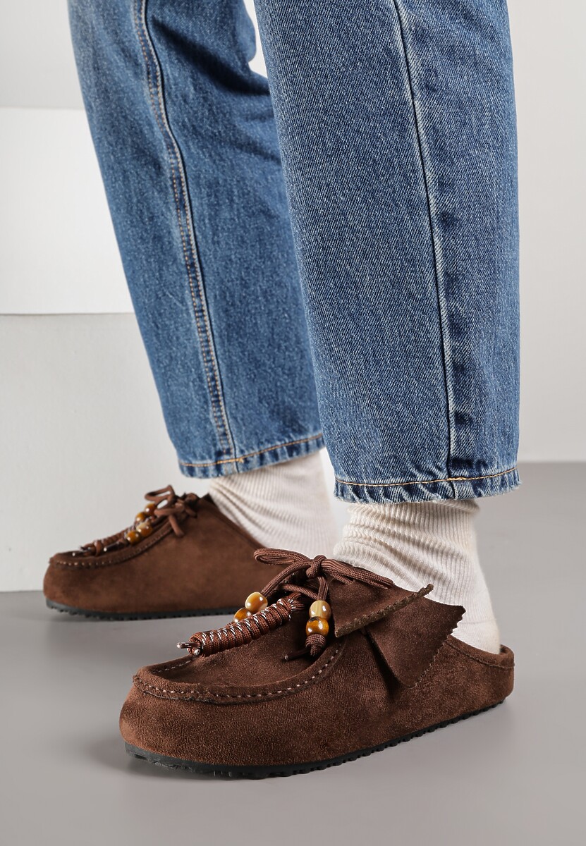 Brązowe Klapki Boat Shoes z Imitacji Zamszu z Kokardą i Koralikami Lodlia