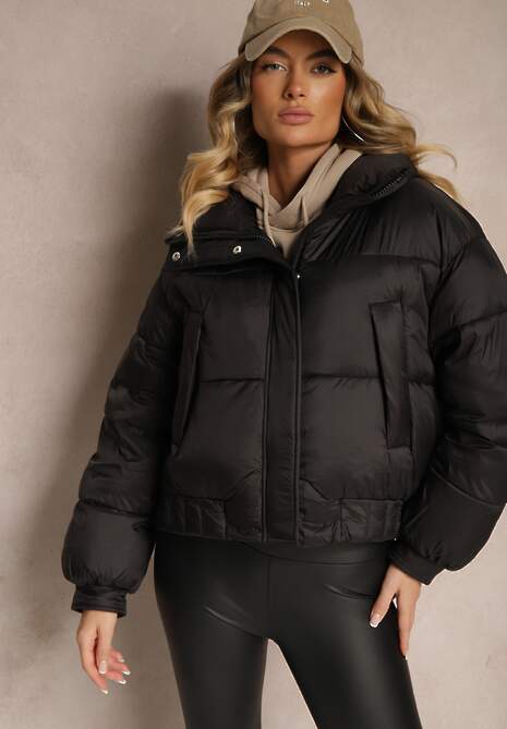 Czarna Kurtka Oversize z Pikowanymi Przeszyciami Kieszeniami i Ściągaczem Zinnaria