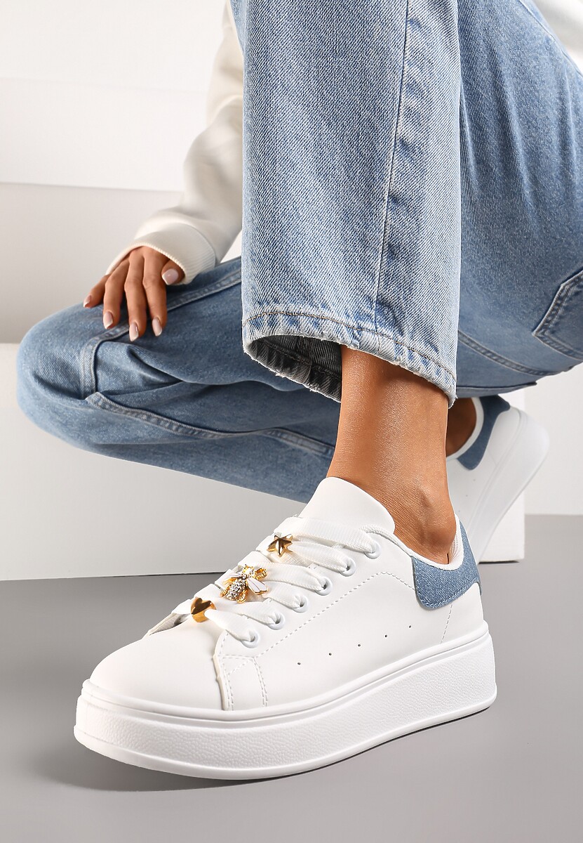 Biało-Niebieskie Sneakersy na Grubej Podeszwie z Ozdobną Wstawką i Broszkami Alinnatia