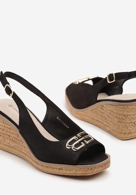 Czarne Sandały na Koturnie z Wkładką ze Skóry Naturalnej i Metaliczną Aplikacją Borlimi