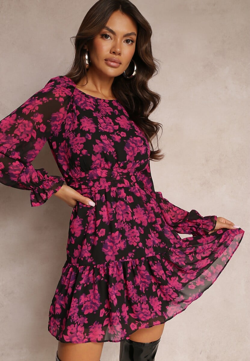 Różowa Sukienka Mini o Rozkloszowanym Fasonie w Kwiaty z Falbankami Mizaja