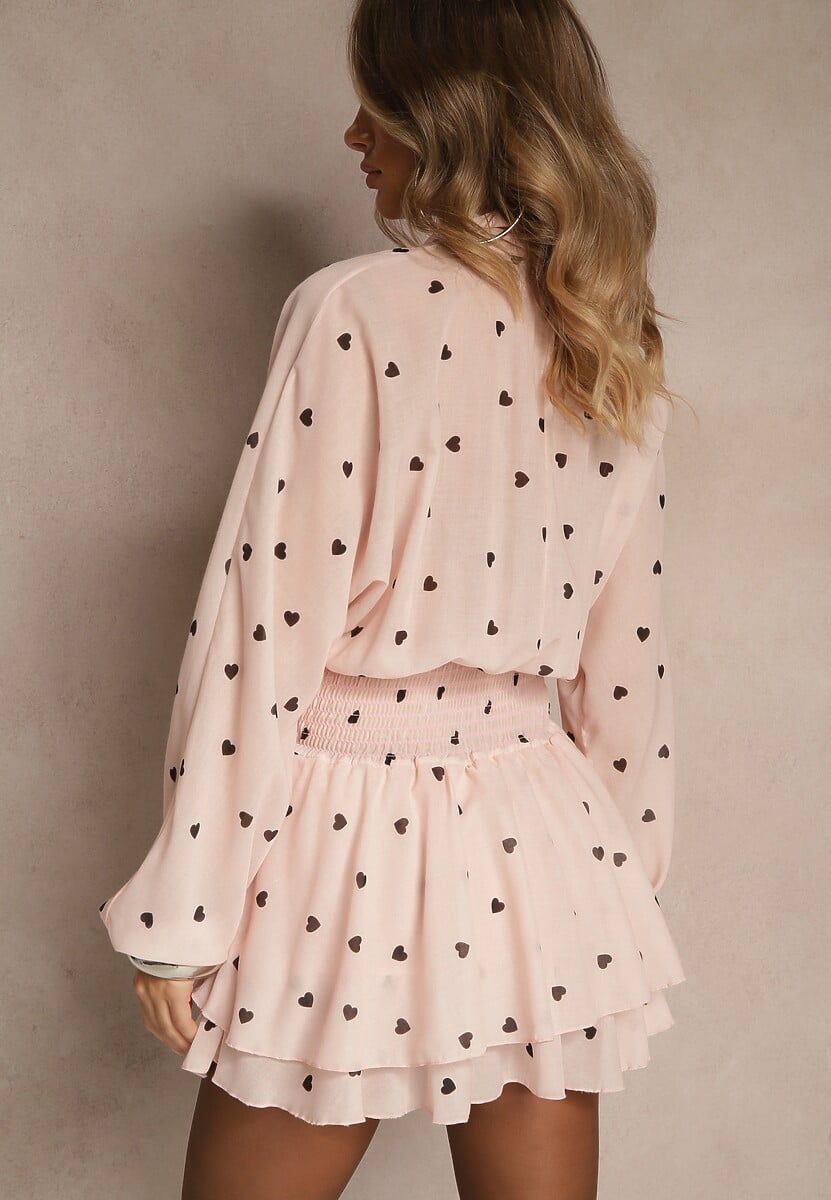 Różowa Sukienka o Rozkloszowanym Kroju z Nietoperzowymi Rękawami i Wiązaniem Mironaria