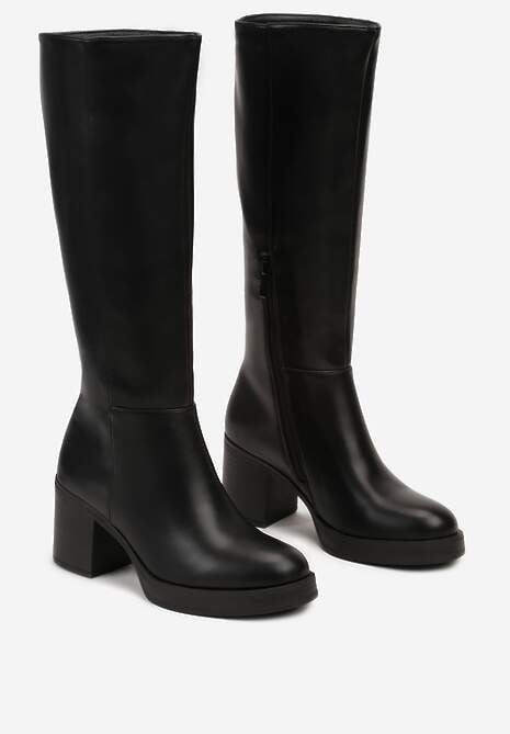 Czarne Kozaki na Słupku z Lekkim Ociepleniem Cetilda