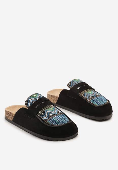 Czarne Klapki na Płaskiej Podeszwie z Imitacji Zamszu Ozdobione Koralikami i Cyrkoniami Giazara