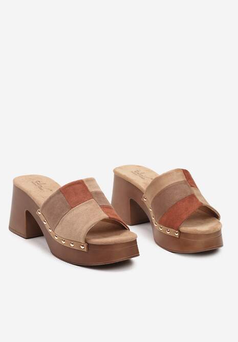 Brązowe Klapki z Niewysoką Platformą i Kwadratowym Słupkiem z Nitami Naeri