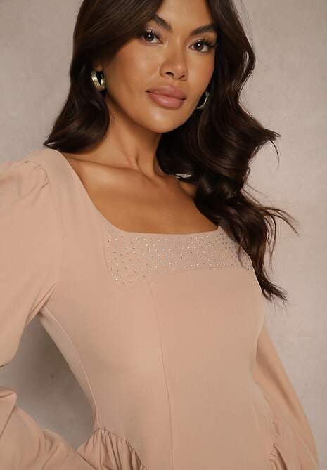 Beżowa Krótka Sukienka z Kwadratowym Dekoltem o Rozkloszowanym Fasonie Enadis