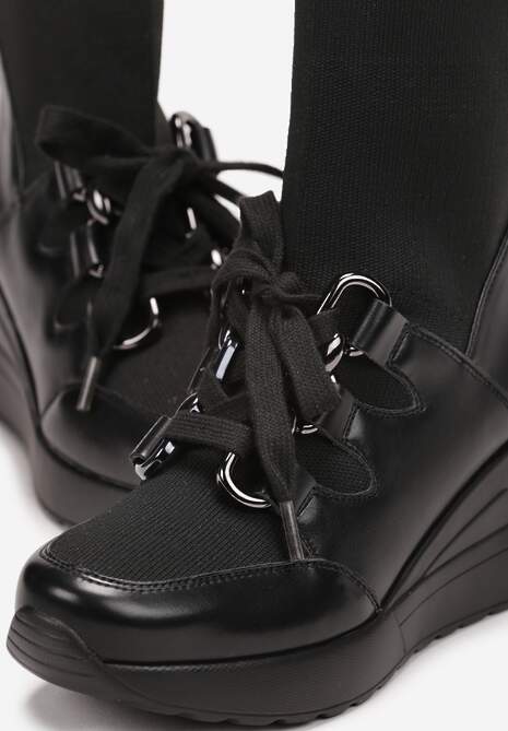 Czarne Botki na Koturnie z Elastyczną Cholewką Tinesa