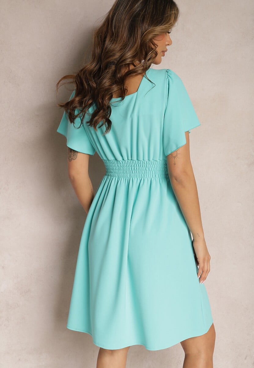 Niebieska Sukienka z Rozkloszowanym Dołem i Ozdobnymi Przeszyciami Celarsa